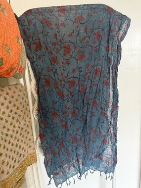 Women's Floral Lightweight Scarf - Blue with Red Flowers